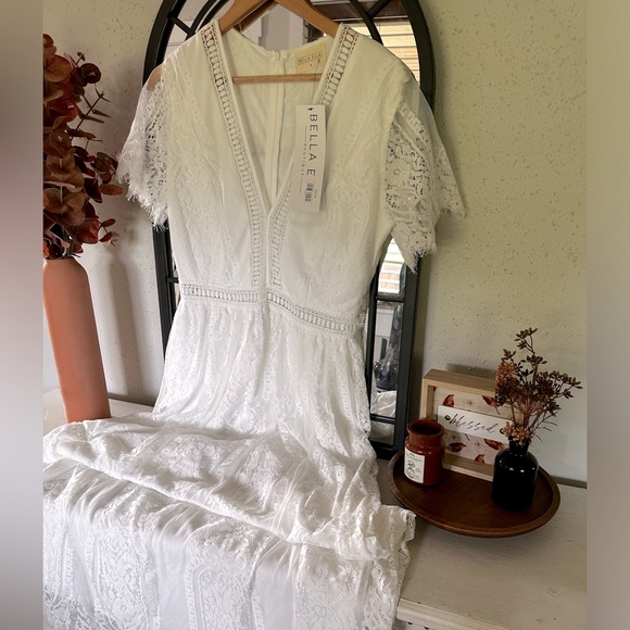 Bella Ella Boutique Make Your Heart Race Lace Dress in White - Picture 5 of 15